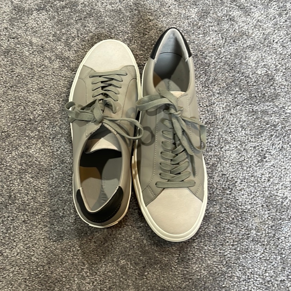Mens casual sneakers